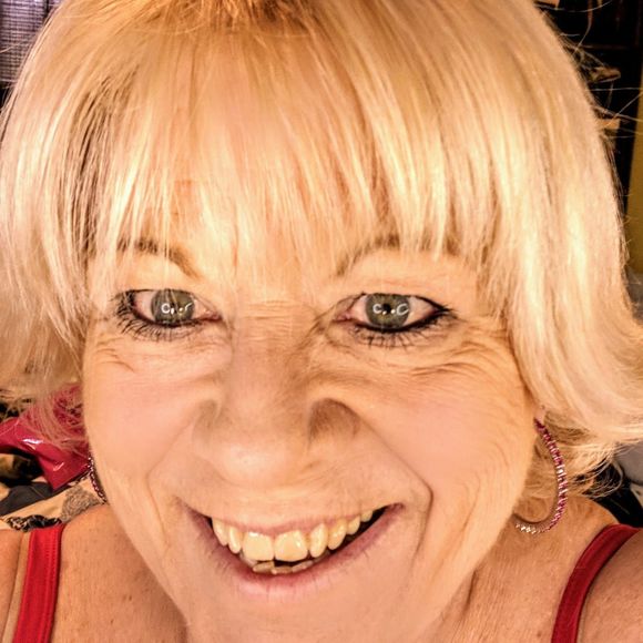 Meet your Posher, Laurie - Picture 1 of 1